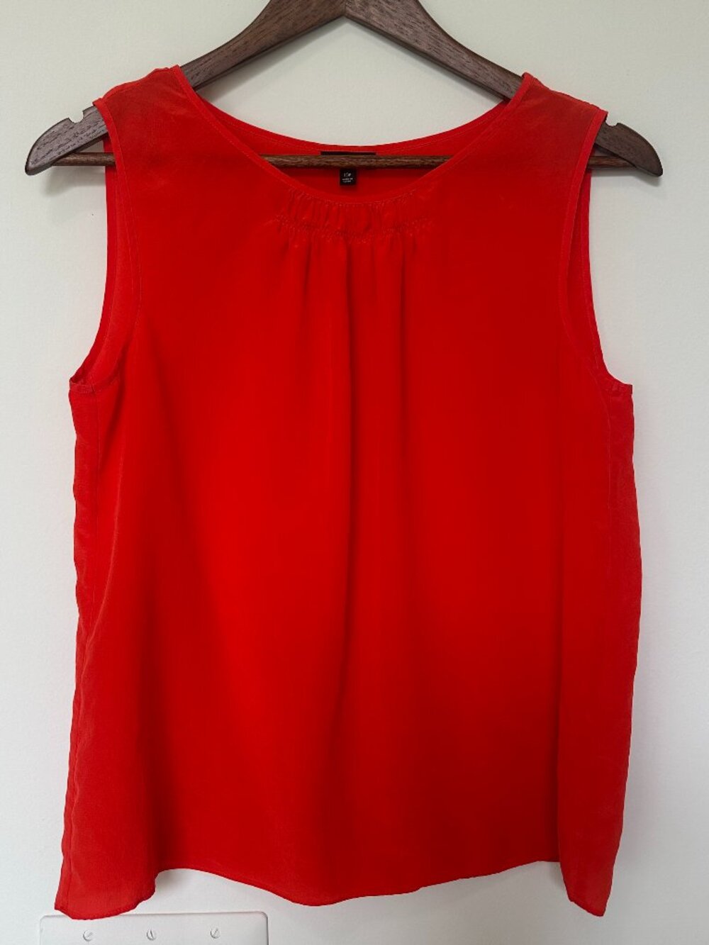 ♥️Talbots Petites Red 100% Silk Crewneck Sleeveless Tank Blouse 10P♥️